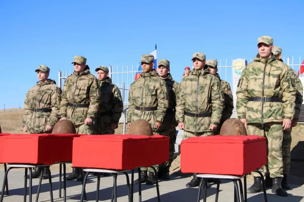 Под Волгоградом захоронили останки 12 бойцов Сталинградской битвы