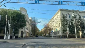 В центре Волгограда почти две недели не восстанавливают снесённый светофор