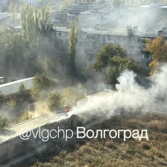 В Волгограде вновь загорелся заброшенный каток «Волчок»