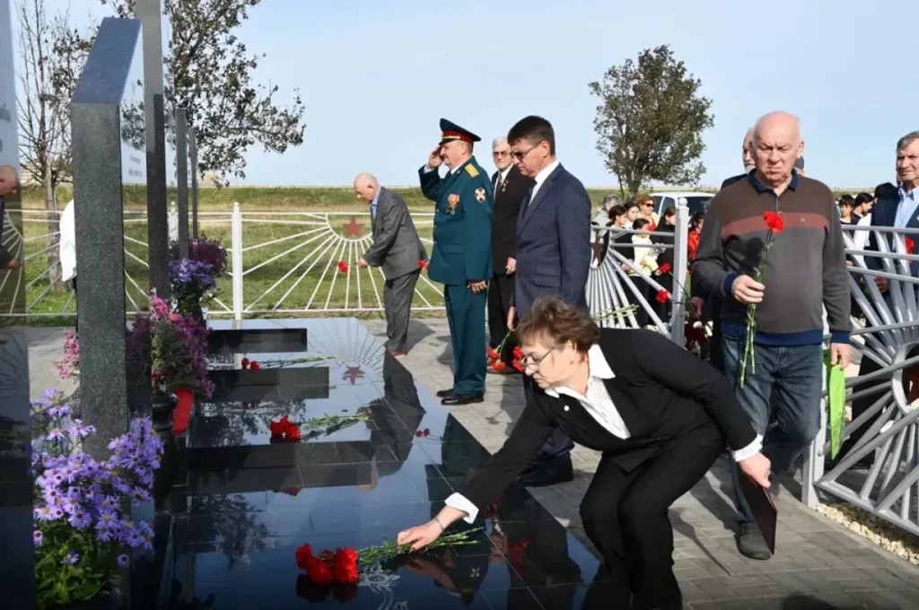 В Быковском районе открыли мемориал лётчикам Сталинградской битвы