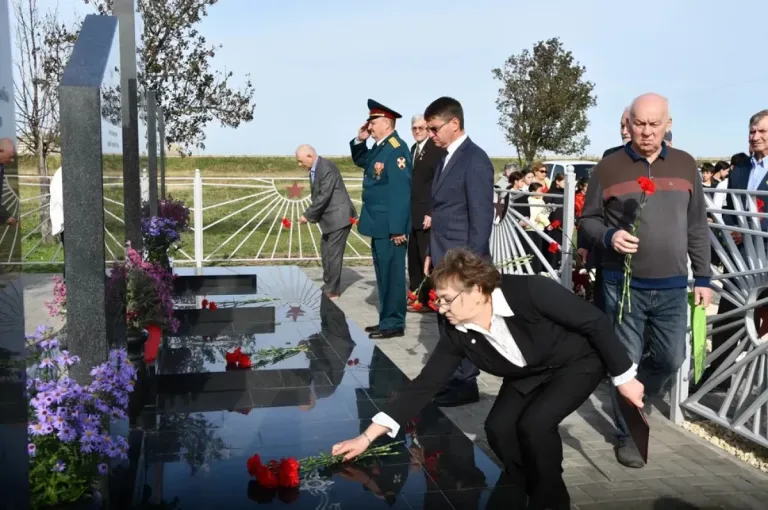В Быковском районе открыли мемориал лётчикам Сталинградской битвы